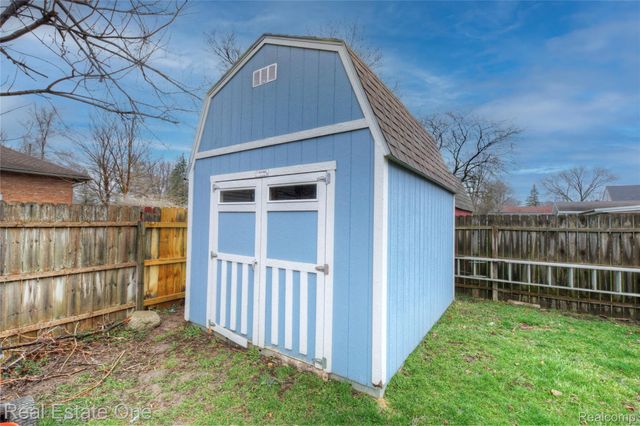 2293 Nichols Avenue, Grand Blanc Charter Township, MI 48507