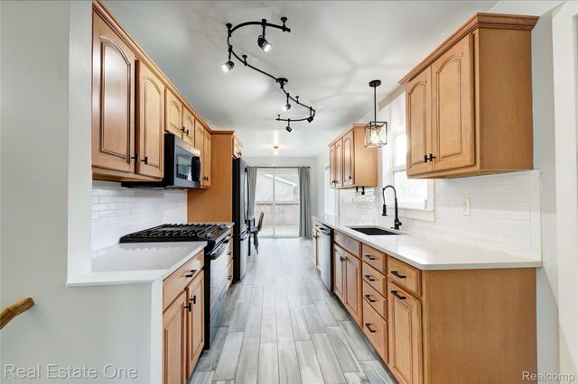 2293 Nichols Avenue, Grand Blanc Charter Township, MI 48507