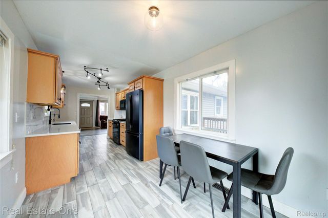 2293 Nichols Avenue, Grand Blanc Charter Township, MI 48507