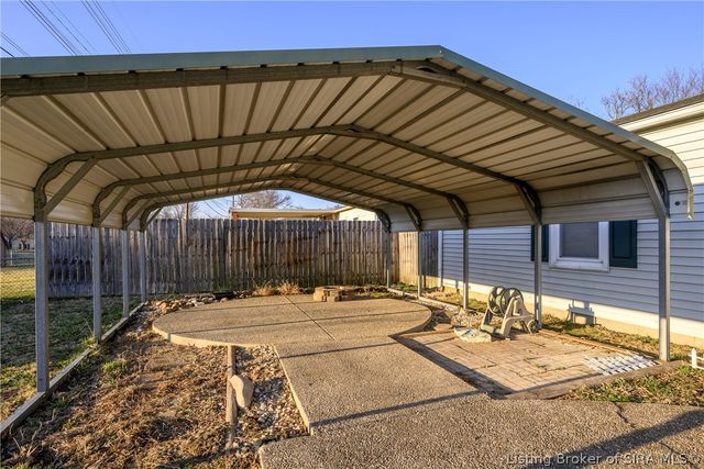 821 Holly Drive, Jeffersonville, IN 47130