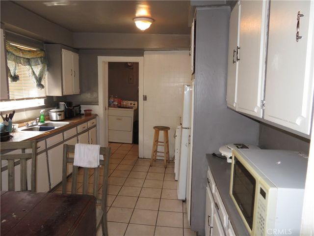 1438 W 95th Street W, Los Angeles, CA 90047