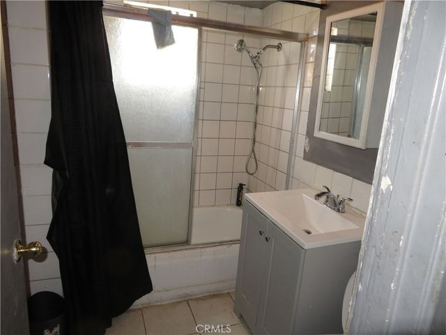1438 W 95th Street W, Los Angeles, CA 90047
