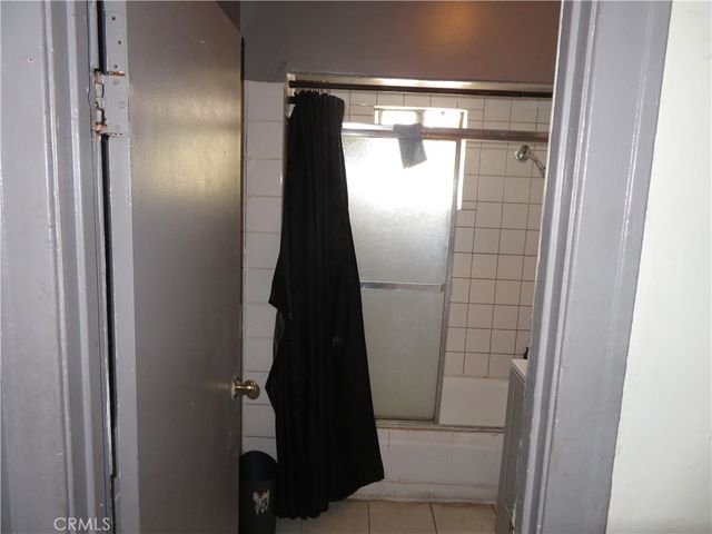 1438 W 95th Street W, Los Angeles, CA 90047