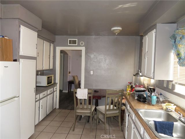 1438 W 95th Street W, Los Angeles, CA 90047