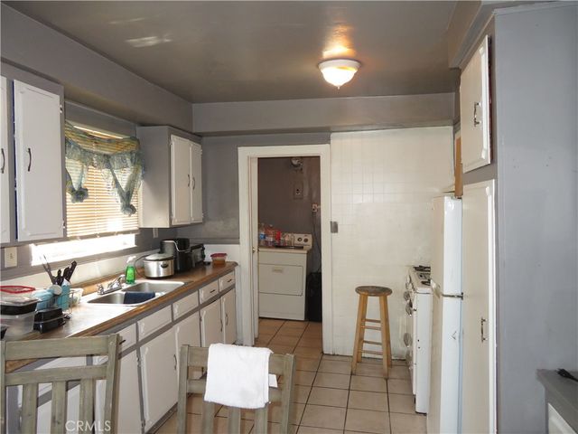 1438 W 95th Street W, Los Angeles, CA 90047