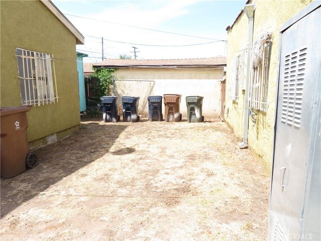 1438 W 95th Street W, Los Angeles, CA 90047