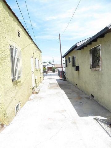 1438 W 95th Street W, Los Angeles, CA 90047