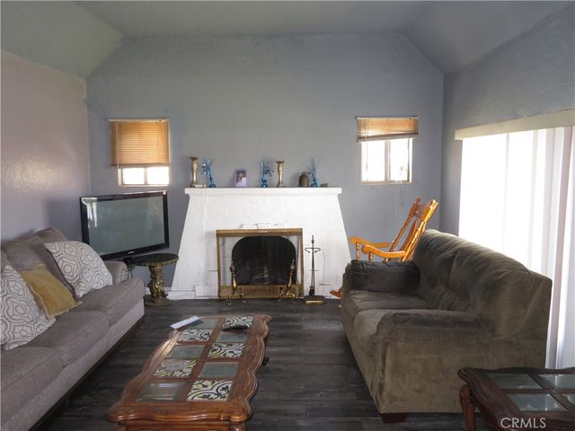 1438 W 95th Street W, Los Angeles, CA 90047