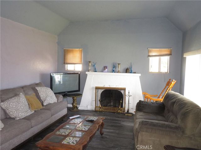 1438 W 95th Street W, Los Angeles, CA 90047