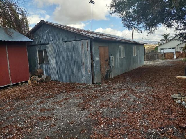 1670 Hillcrest Road, Hollister, CA 95023