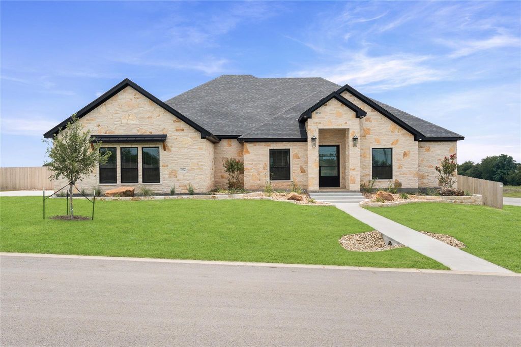 302 Rodeo RD, Salado, TX 76571