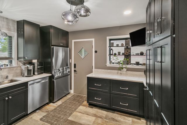 383 PARK Avenue, Wheeling, IL 60090