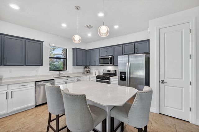 4651 E Pinehurst Trl Trail E, Oakland Park, FL 33309