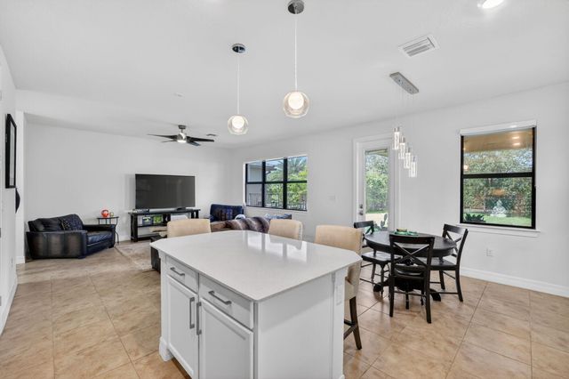 4651 E Pinehurst Trl Trail E, Oakland Park, FL 33309