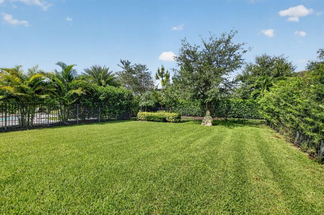 4651 E Pinehurst Trl Trail E, Oakland Park, FL 33309