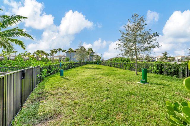 4651 E Pinehurst Trl Trail E, Oakland Park, FL 33309