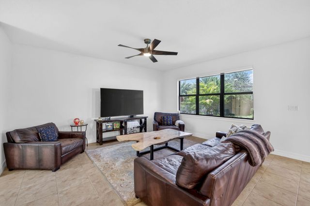 4651 E Pinehurst Trl Trail E, Oakland Park, FL 33309