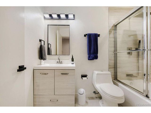 6556 S Adams Ct, Centennial, CO 80121