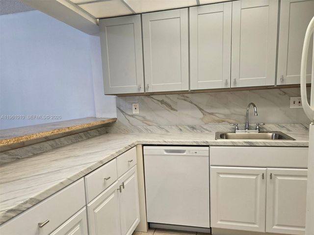 5921 Washington St 124, Hollywood, FL 33023