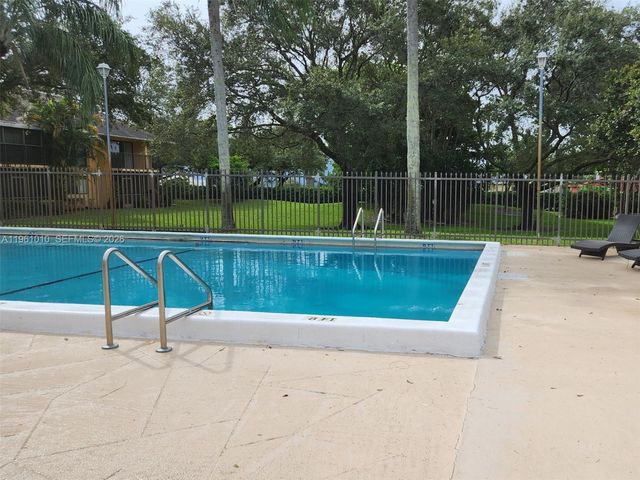 5921 Washington St 124, Hollywood, FL 33023