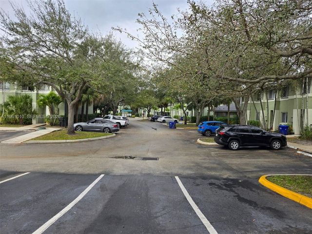 5921 Washington St 124, Hollywood, FL 33023