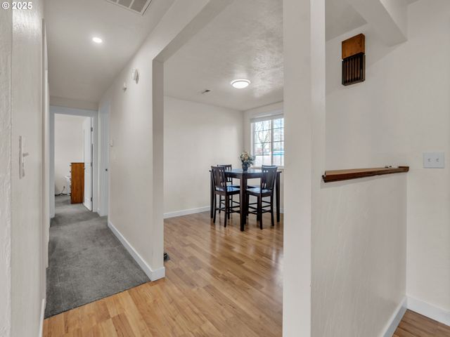 550 N 6TH Pl, Harrisburg, OR 97446