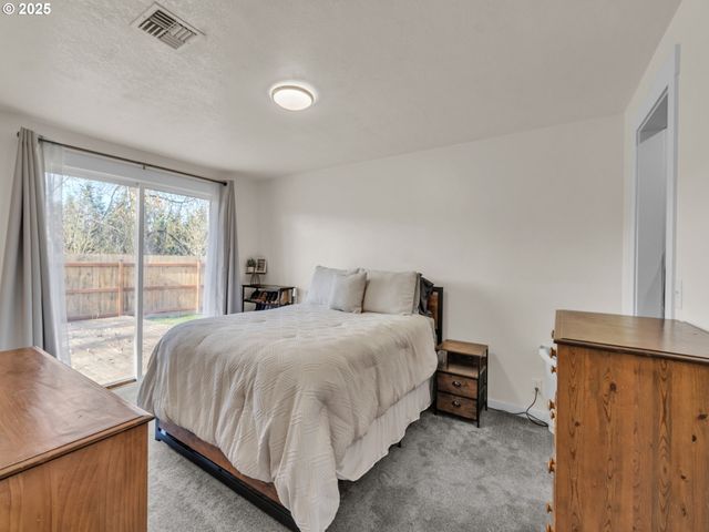 550 N 6TH Pl, Harrisburg, OR 97446