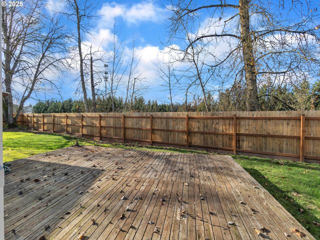 550 N 6TH Pl, Harrisburg, OR 97446