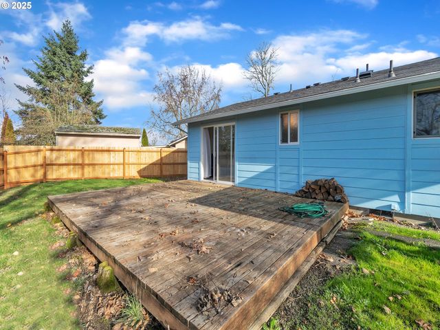550 N 6TH Pl, Harrisburg, OR 97446
