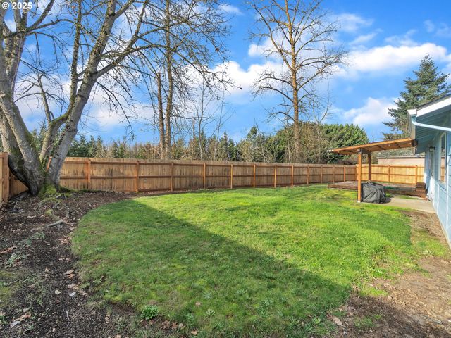 550 N 6TH Pl, Harrisburg, OR 97446