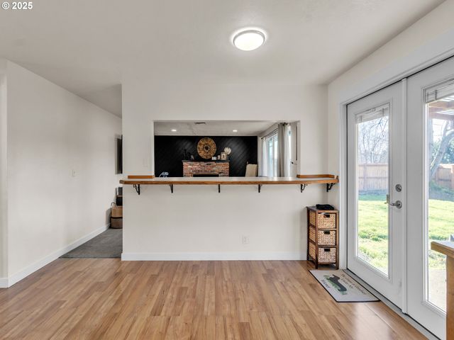 550 N 6TH Pl, Harrisburg, OR 97446