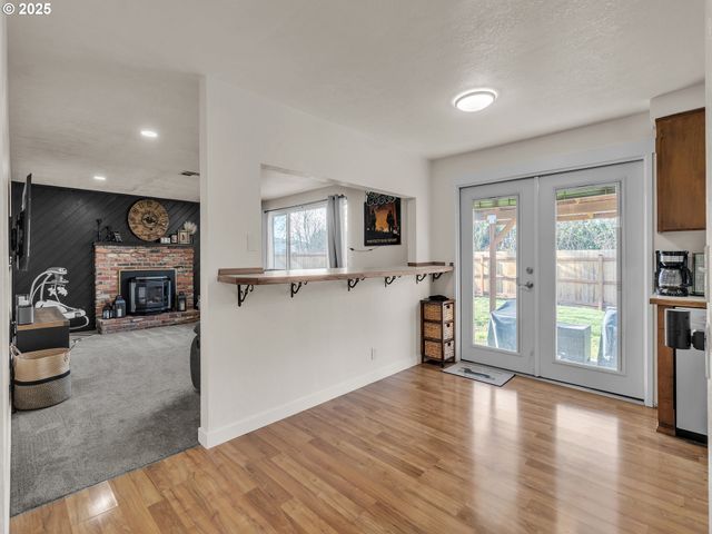 550 N 6TH Pl, Harrisburg, OR 97446