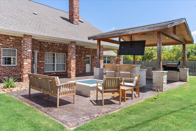 708 Canyon Creek Trail, Fort Worth, TX 76112