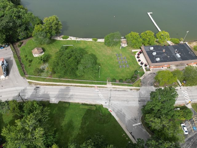 111 Shady Lane, Mundelein, IL 60060