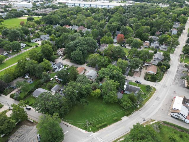 111 Shady Lane, Mundelein, IL 60060