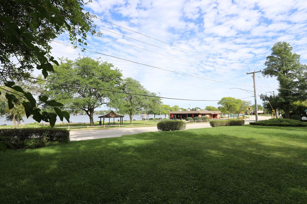 111 Shady Lane, Mundelein, IL 60060 — photo 5