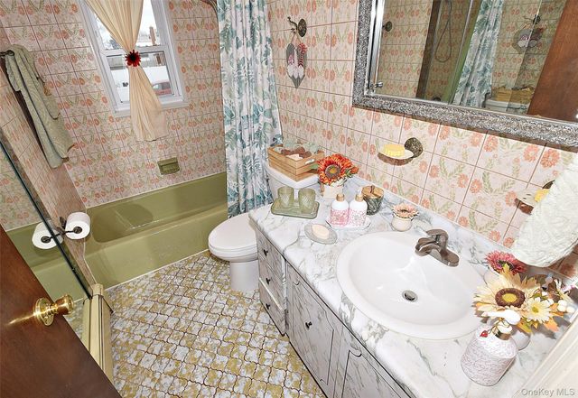 293 85th Avenue, Floral Park, NY 11001