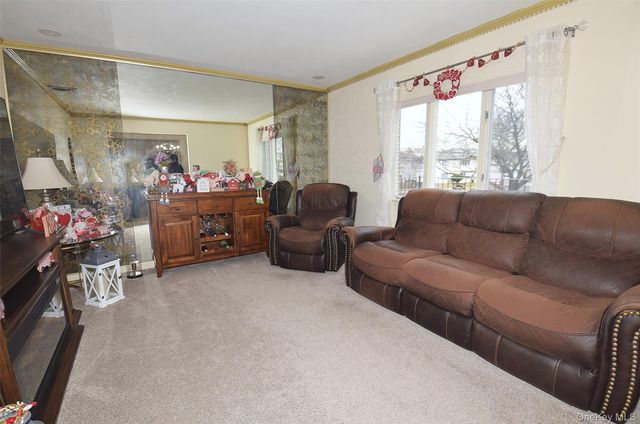 293 85th Avenue, Floral Park, NY 11001