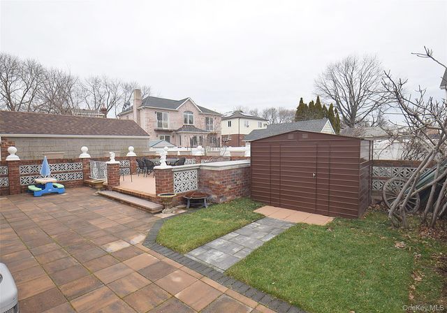 293 85th Avenue, Floral Park, NY 11001