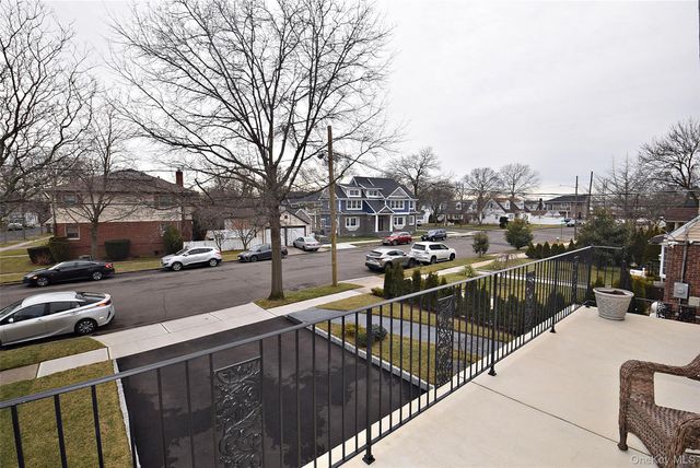 293 85th Avenue, Floral Park, NY 11001