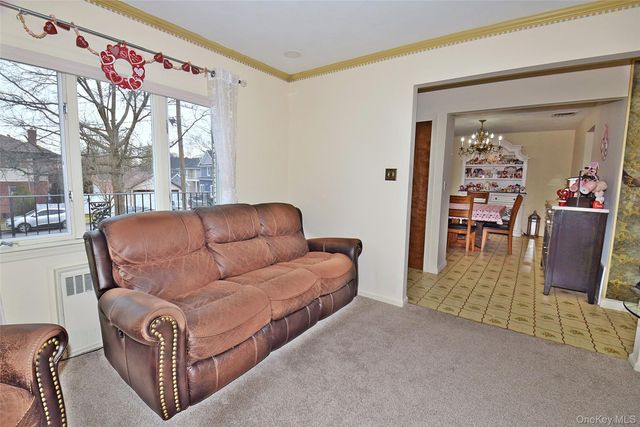 293 85th Avenue, Floral Park, NY 11001