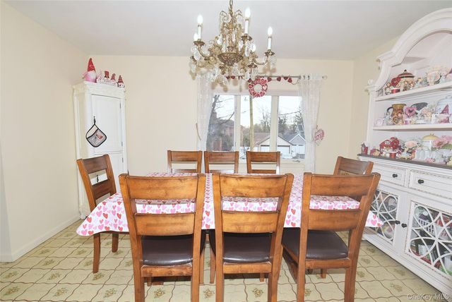 293 85th Avenue, Floral Park, NY 11001