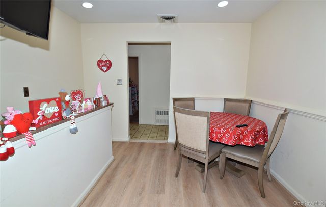 293 85th Avenue, Floral Park, NY 11001