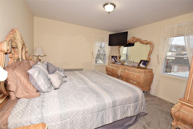 293 85th Avenue, Floral Park, NY 11001