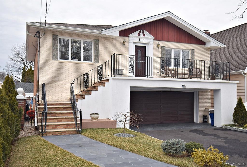 293 85th Avenue, Floral Park, NY 11001