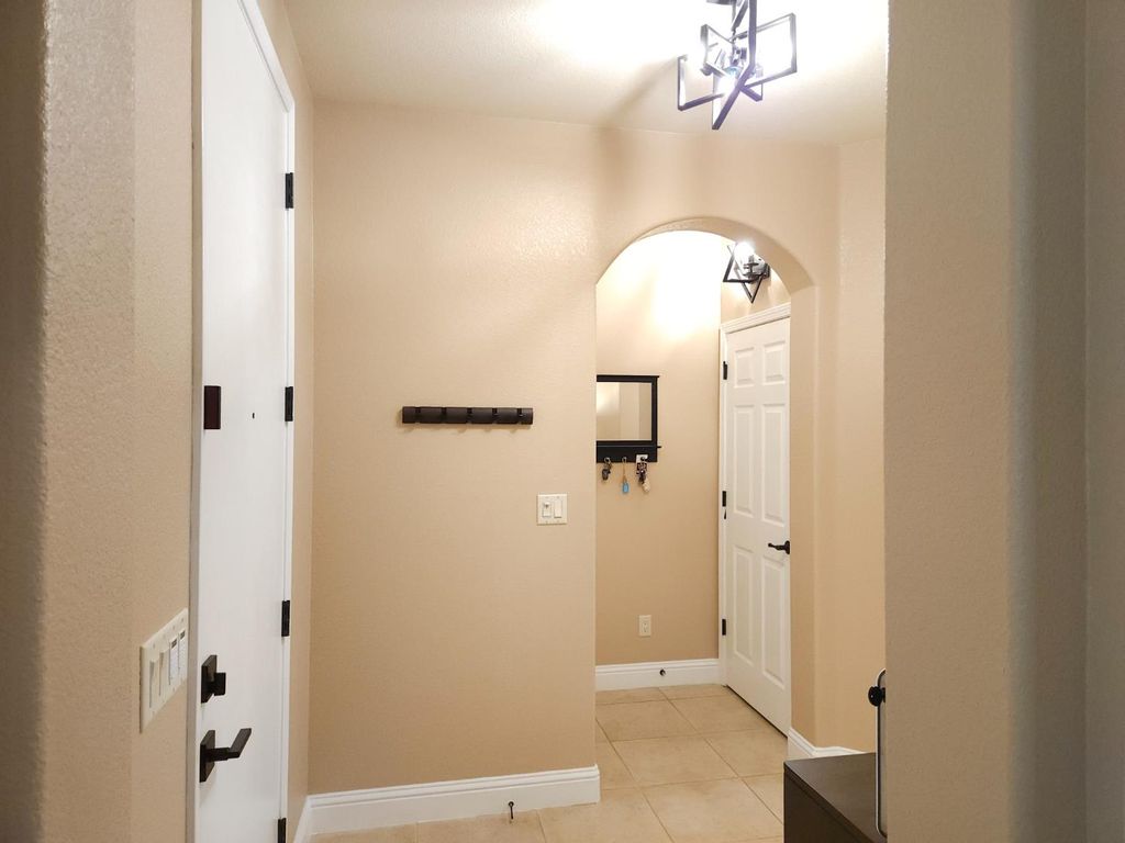 Image 11 of property listing at 5989 E Via San Loppia Drive, Fresno, CA 93727