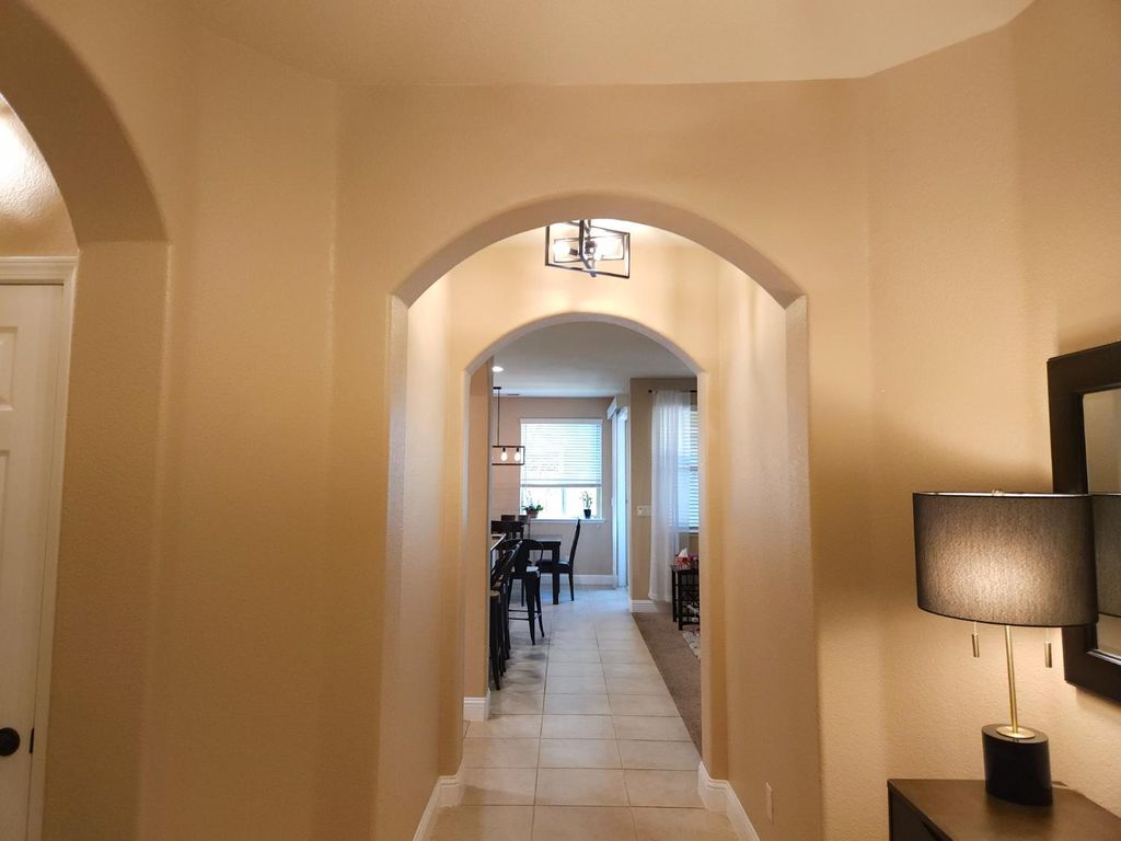 Image 12 of property listing at 5989 E Via San Loppia Drive, Fresno, CA 93727