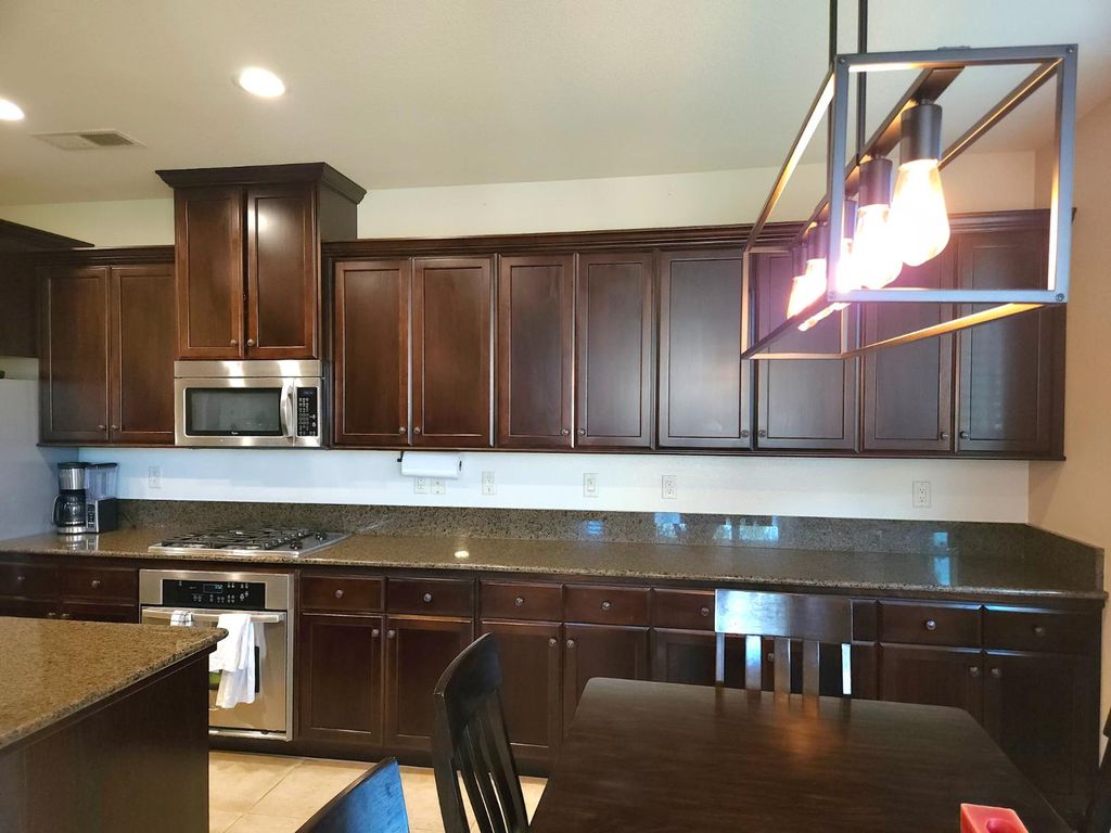 Image 13 of property listing at 5989 E Via San Loppia Drive, Fresno, CA 93727