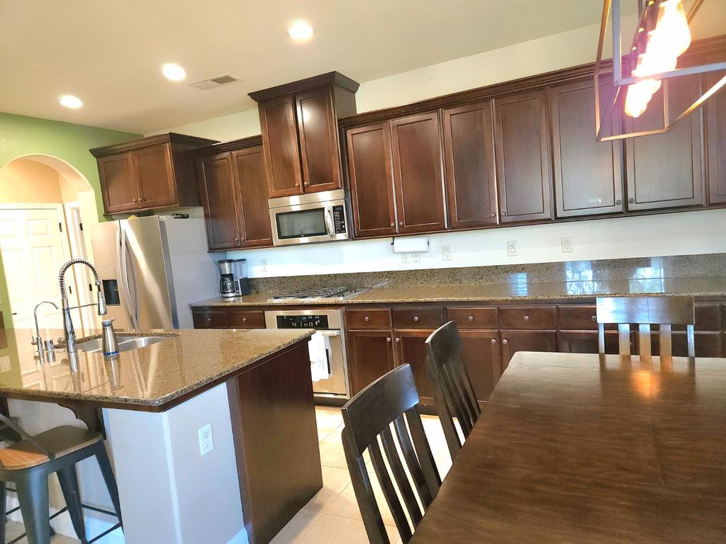 Image 14 of property listing at 5989 E Via San Loppia Drive, Fresno, CA 93727