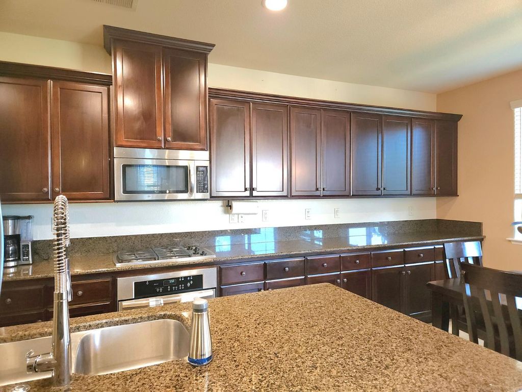 Image 15 of property listing at 5989 E Via San Loppia Drive, Fresno, CA 93727
